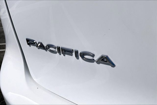 New 2026 Chrysler Pacifica Pinnacle image 13