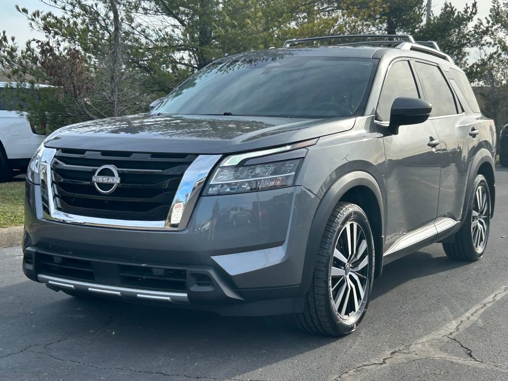 Used 2024 Nissan Pathfinder Platinum w/ Cargo Package image 3