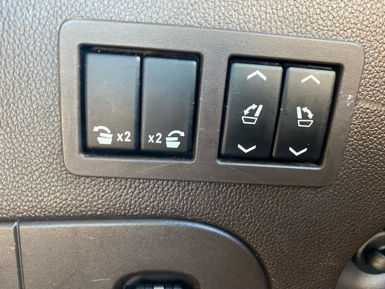 Used 2015 Chevrolet Suburban LTZ image 31