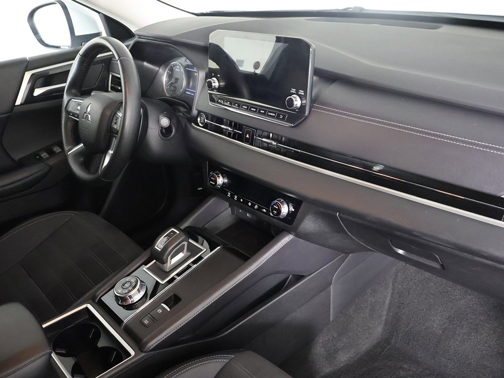 Used 2024 Mitsubishi Outlander SE Black Edition image 29