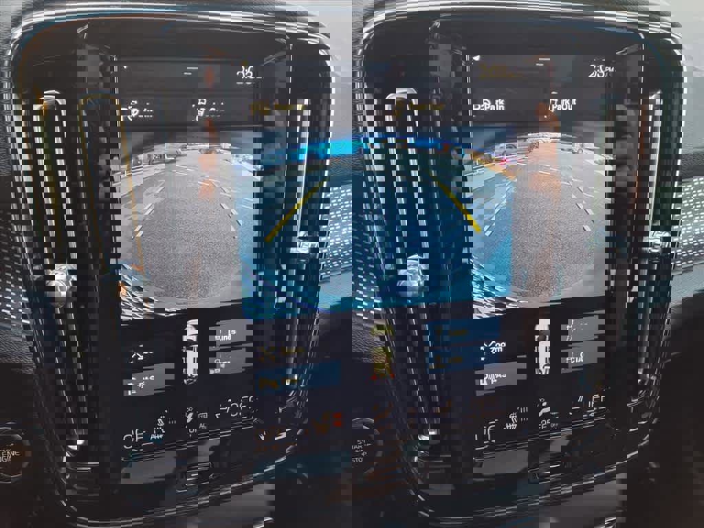 Used 2019 Volvo XC40 T5 R-Design image 13