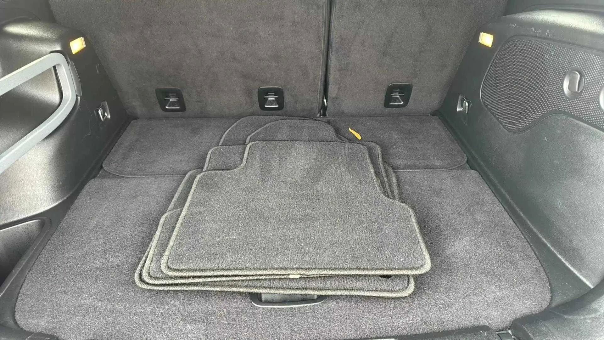 Used 2017 Jeep Cherokee Latitude w/ Comfort/Convenience Group image 28