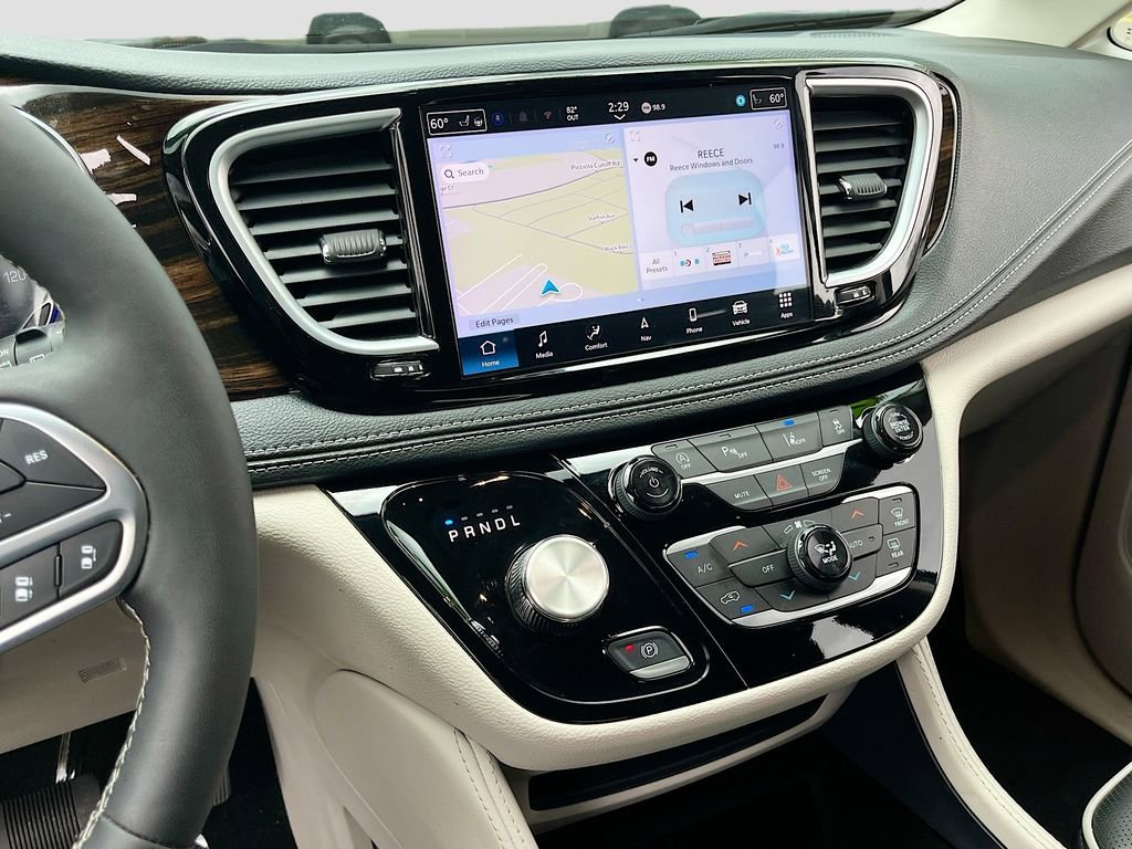 Certified 2024 Chrysler Pacifica Limited image 15