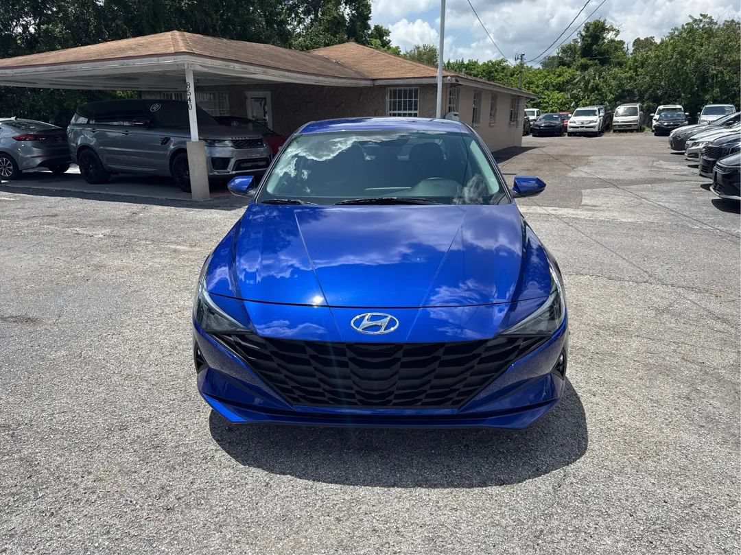 Used 2021 Hyundai Elantra SE FWD image 2