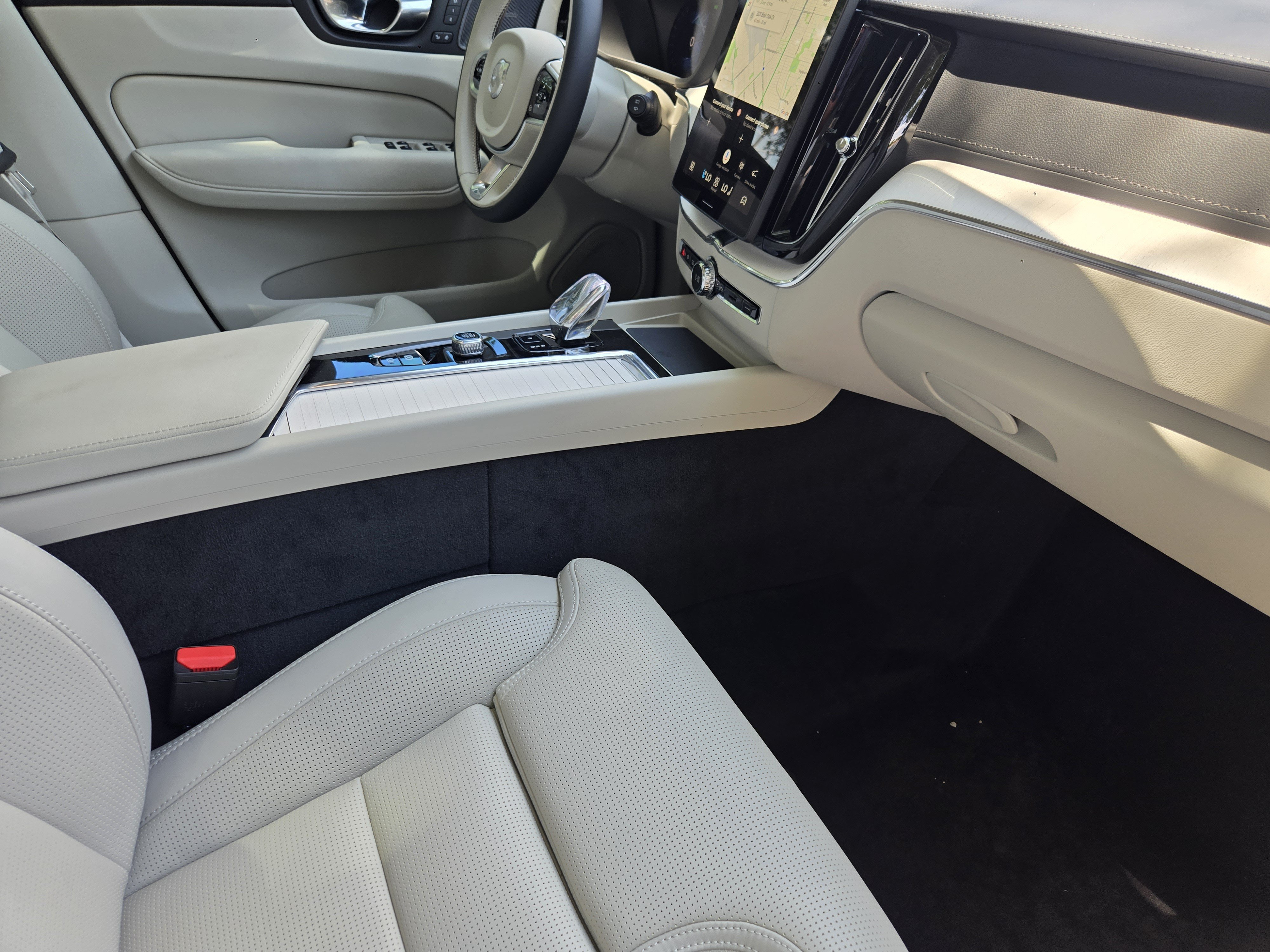 New 2026 Volvo XC60 T8 Ultra w/ Protection Package Premier AWD/4WD image 11