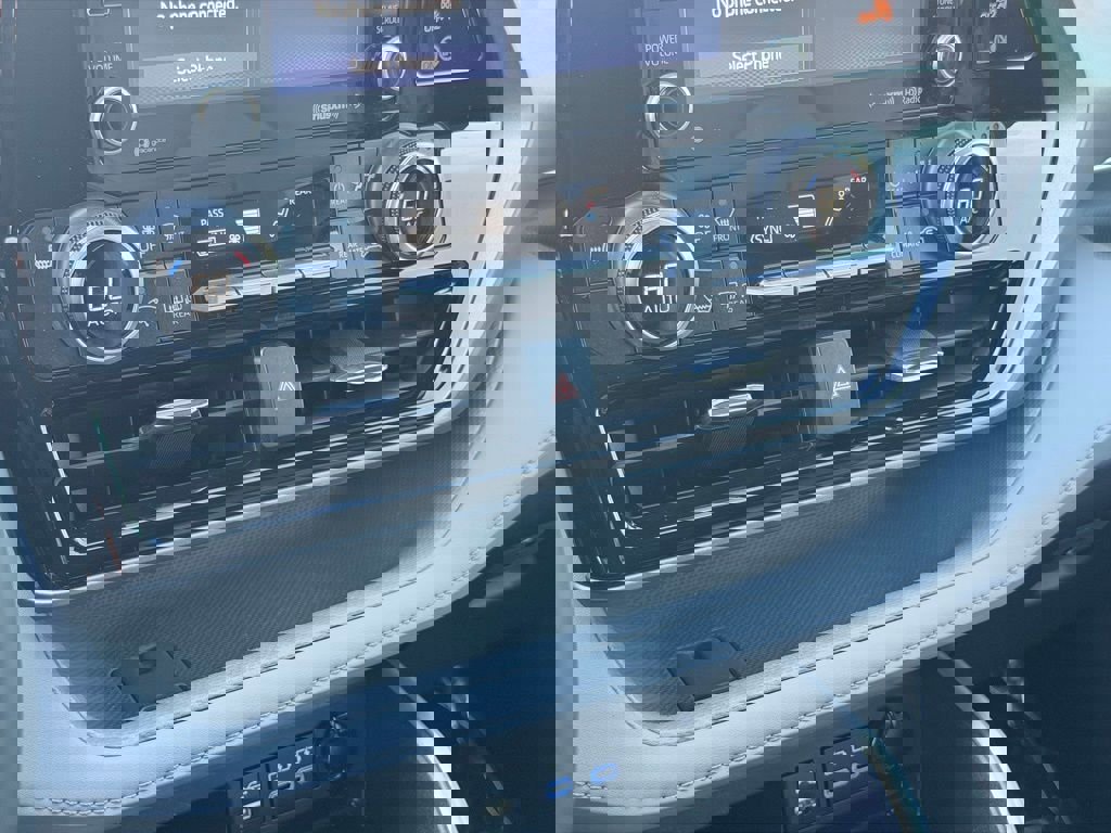 Used 2022 Toyota Highlander XLE image 37