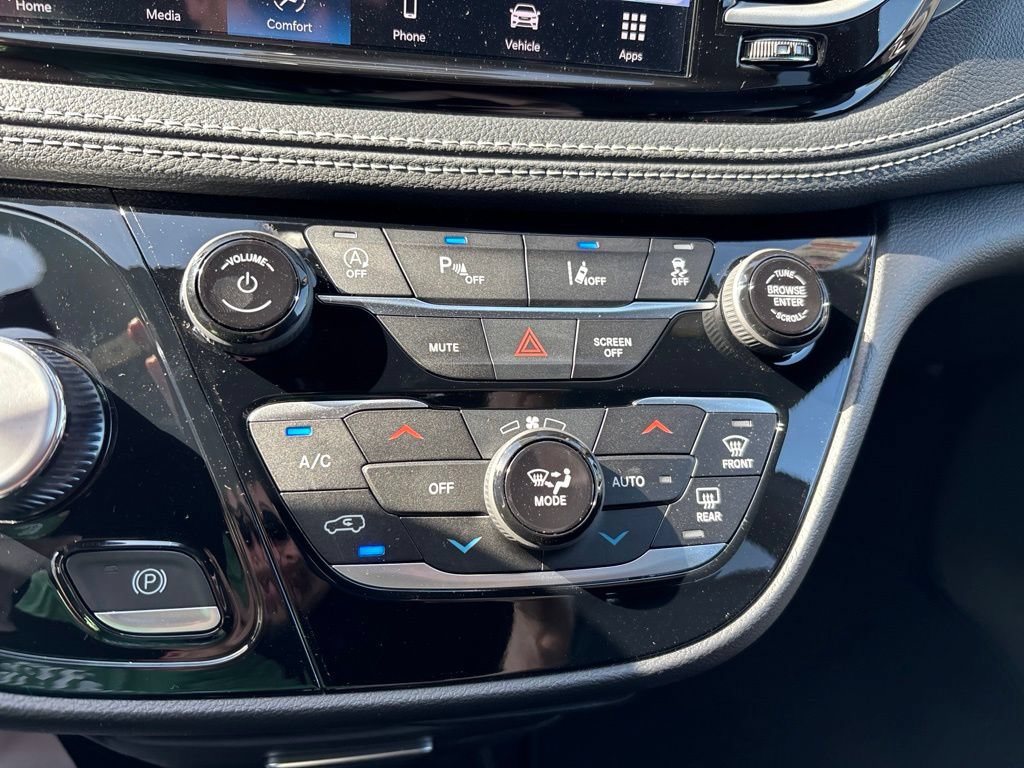 New 2027 Chrysler Pacifica Select FWD image 40