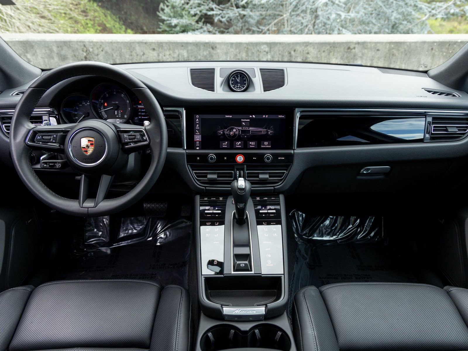 Certified 2025 Porsche Macan image 38