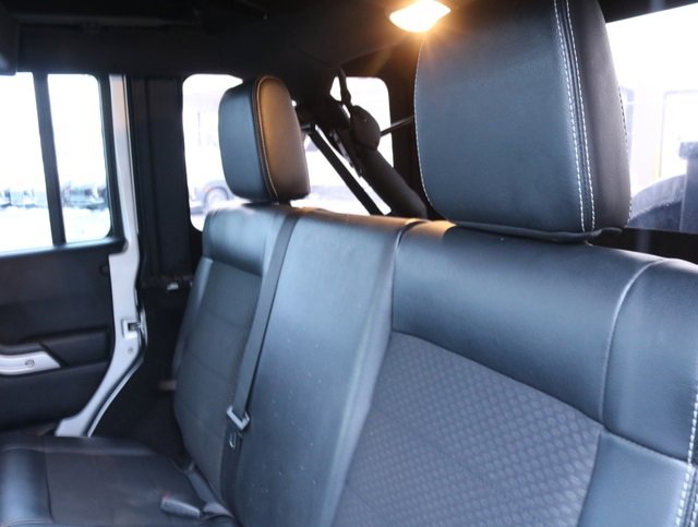 Used 2012 Jeep Wrangler Unlimited Rubicon image 15