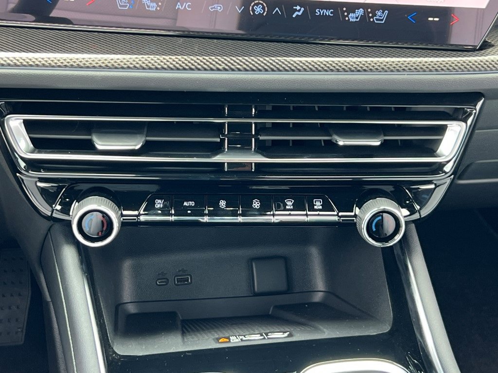 New 2026 Chevrolet Traverse High Country image 23