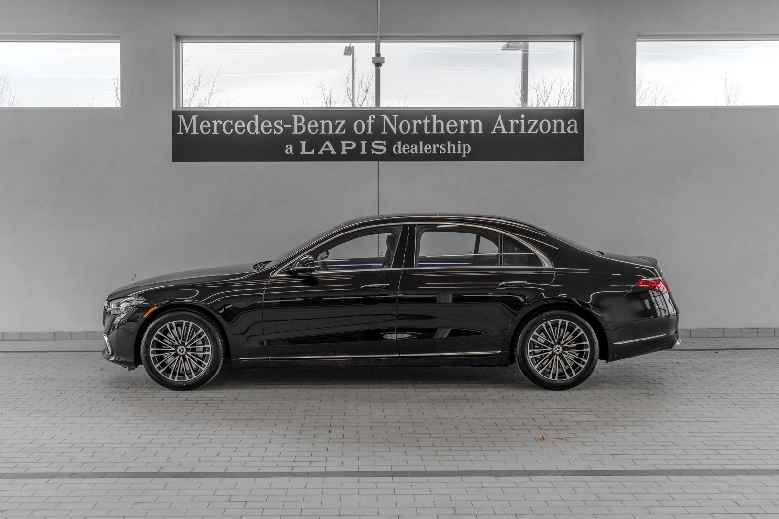 New 2025 Mercedes-Benz S 580 4MATIC Sedan image 2