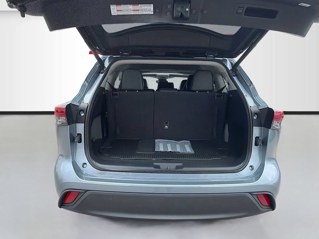Used 2022 Toyota Highlander XLE AWD/4WD image 29