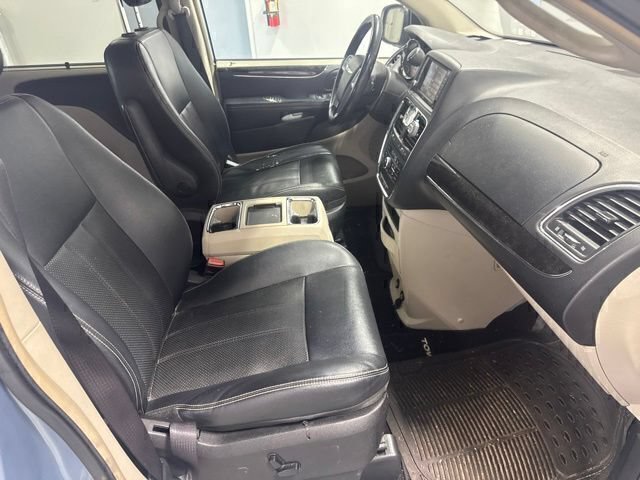 Used 2013 Chrysler Town & Country Touring-L w/ Trailer Tow Group FWD image 23