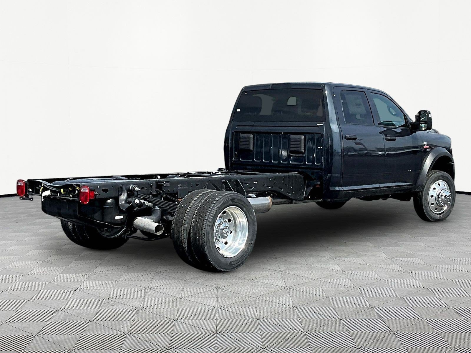 New 2026 RAM 5500 Tradesman w/ Chrome Appearance Group AWD/4WD image 7