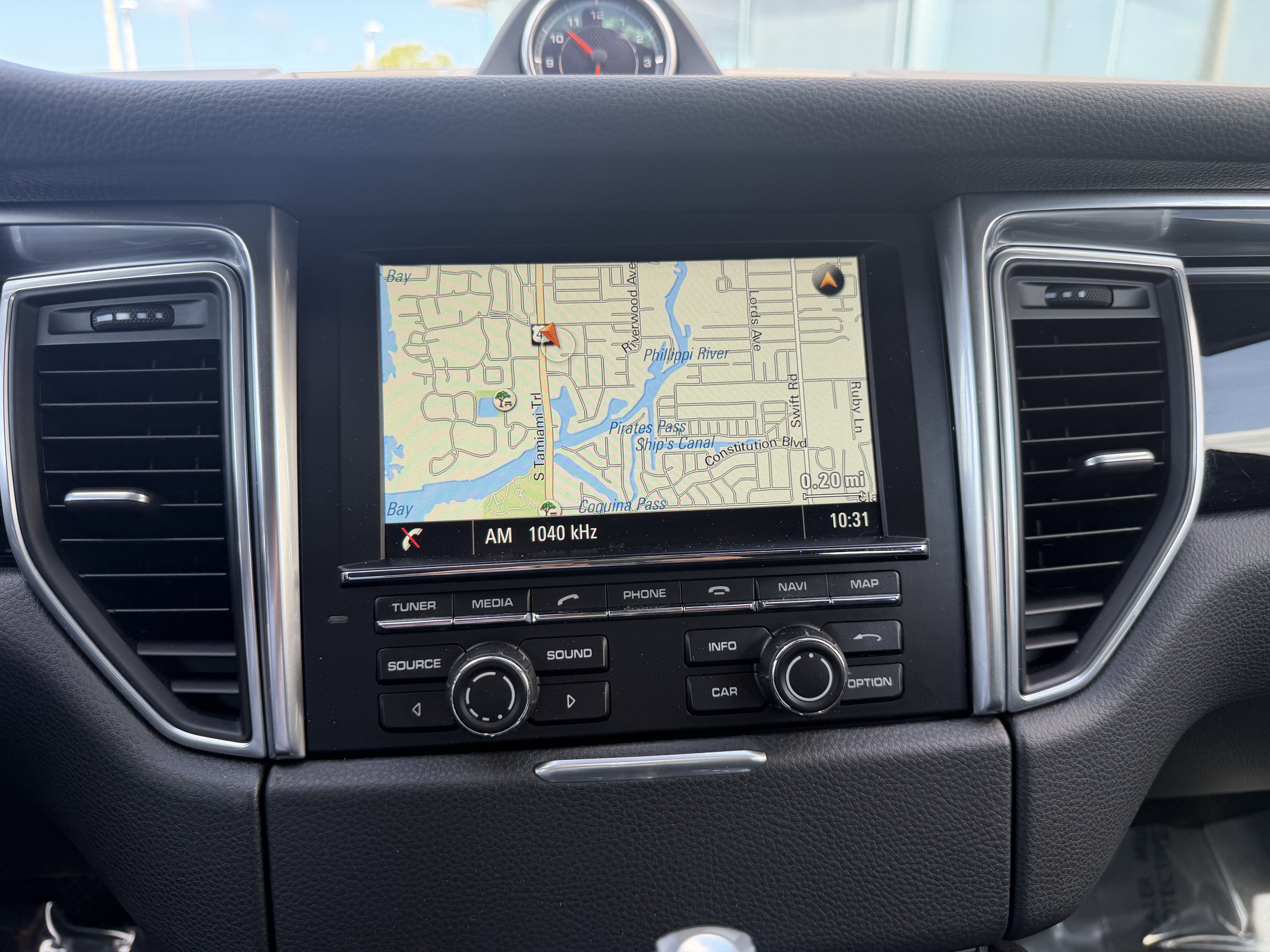 Certified 2015 Porsche Macan S image 26