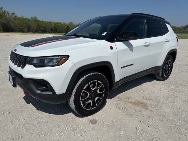 Used 2025 Jeep Compass Trailhawk AWD/4WD image 1