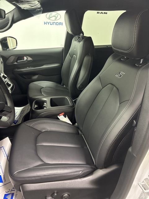 New 2026 Chrysler Pacifica Select w/ S Appearance Package image 10