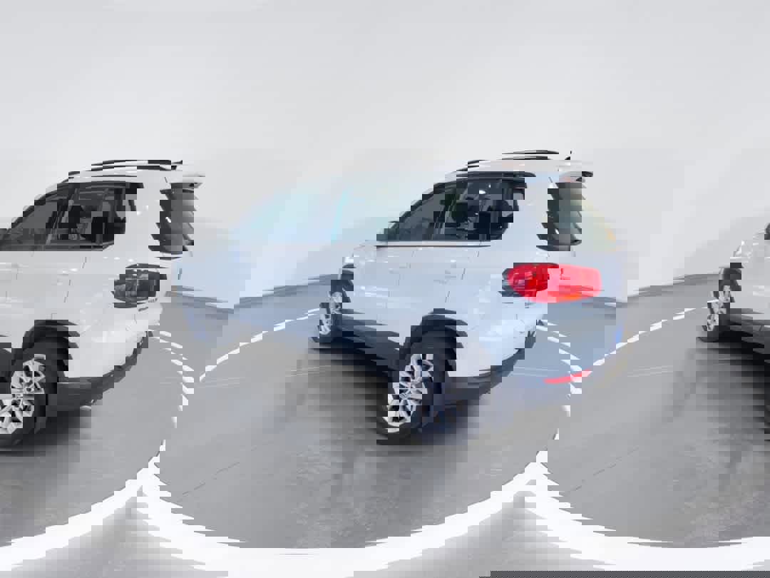 Used 2017 Volkswagen Tiguan Limited w/ Premium Package image 6