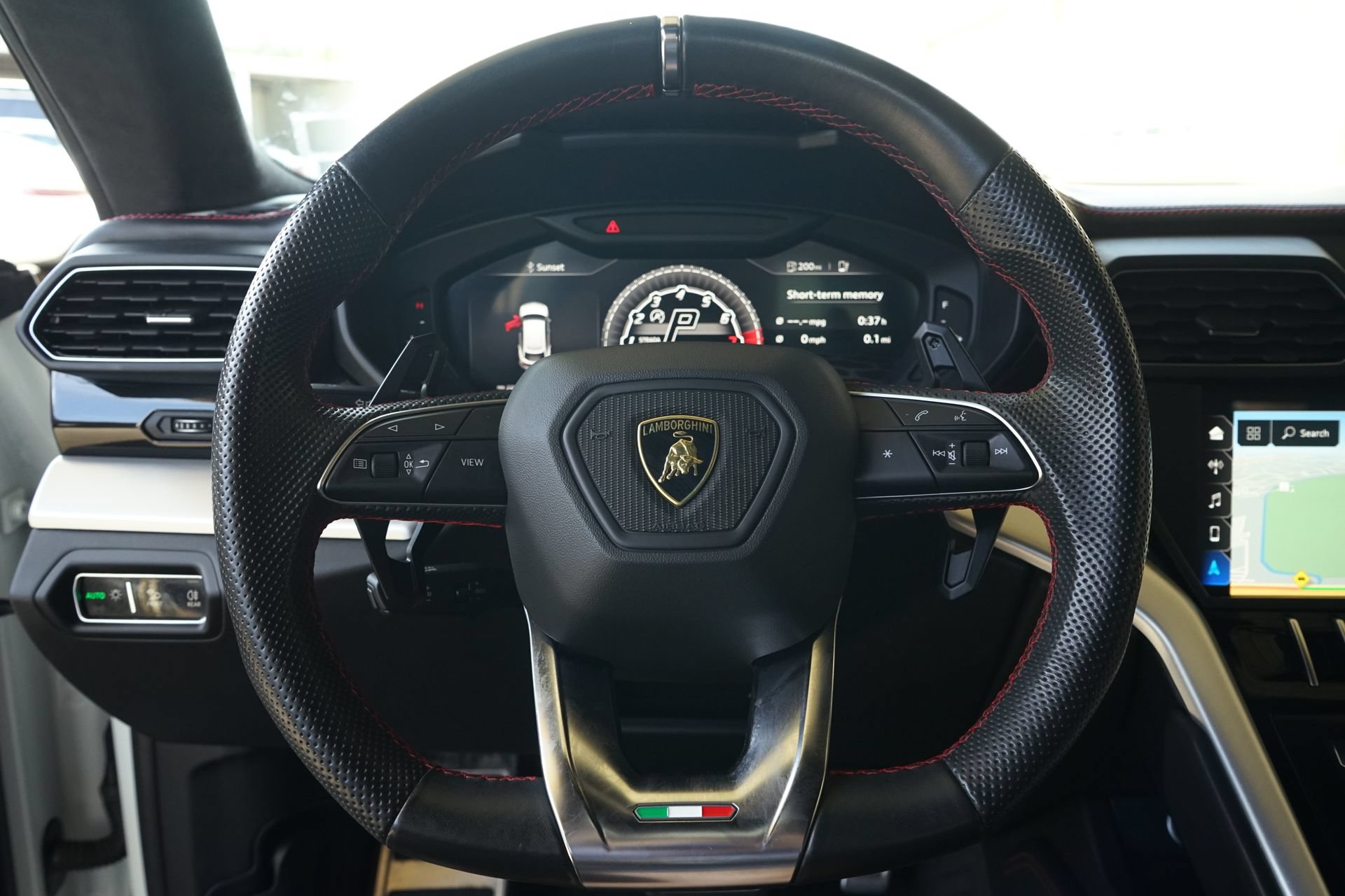 Used 2019 Lamborghini Urus AWD/4WD image 11