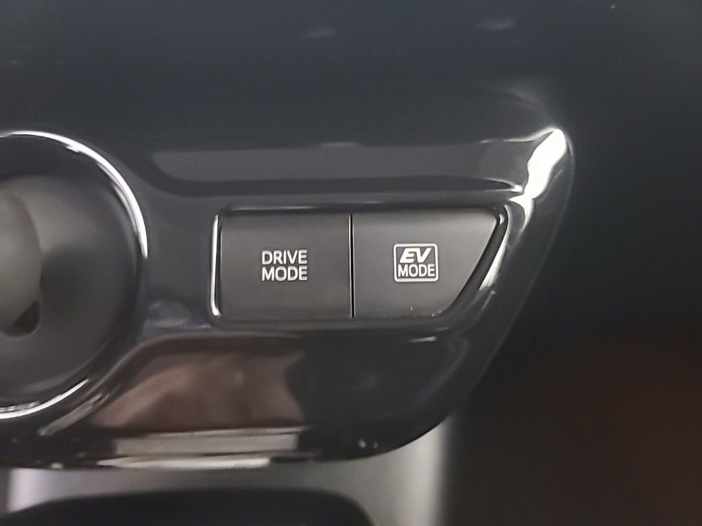 Used 2016 Toyota Prius Three w/ Advanced Technology Package FWD image 36