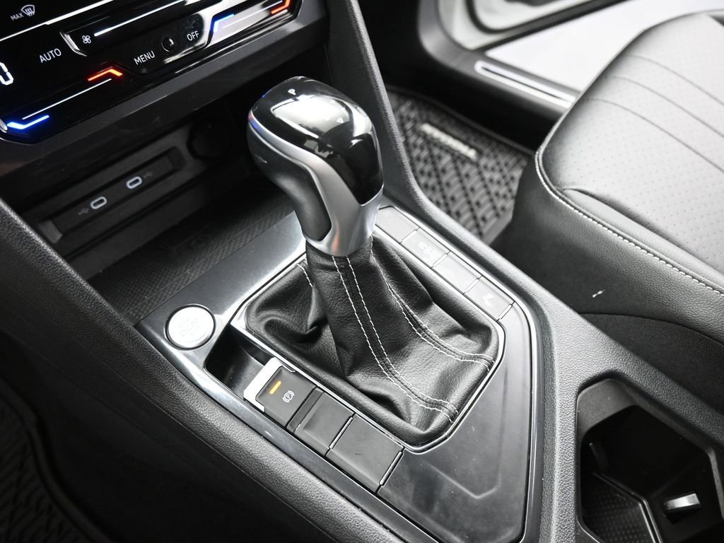 Used 2022 Volkswagen Tiguan SE R-Line FWD image 14