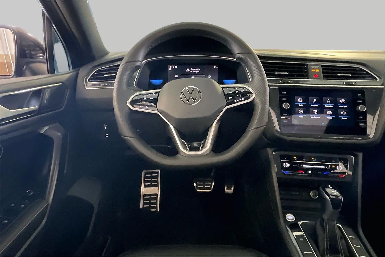 Used 2023 Volkswagen Tiguan SE R-Line AWD/4WD image 5