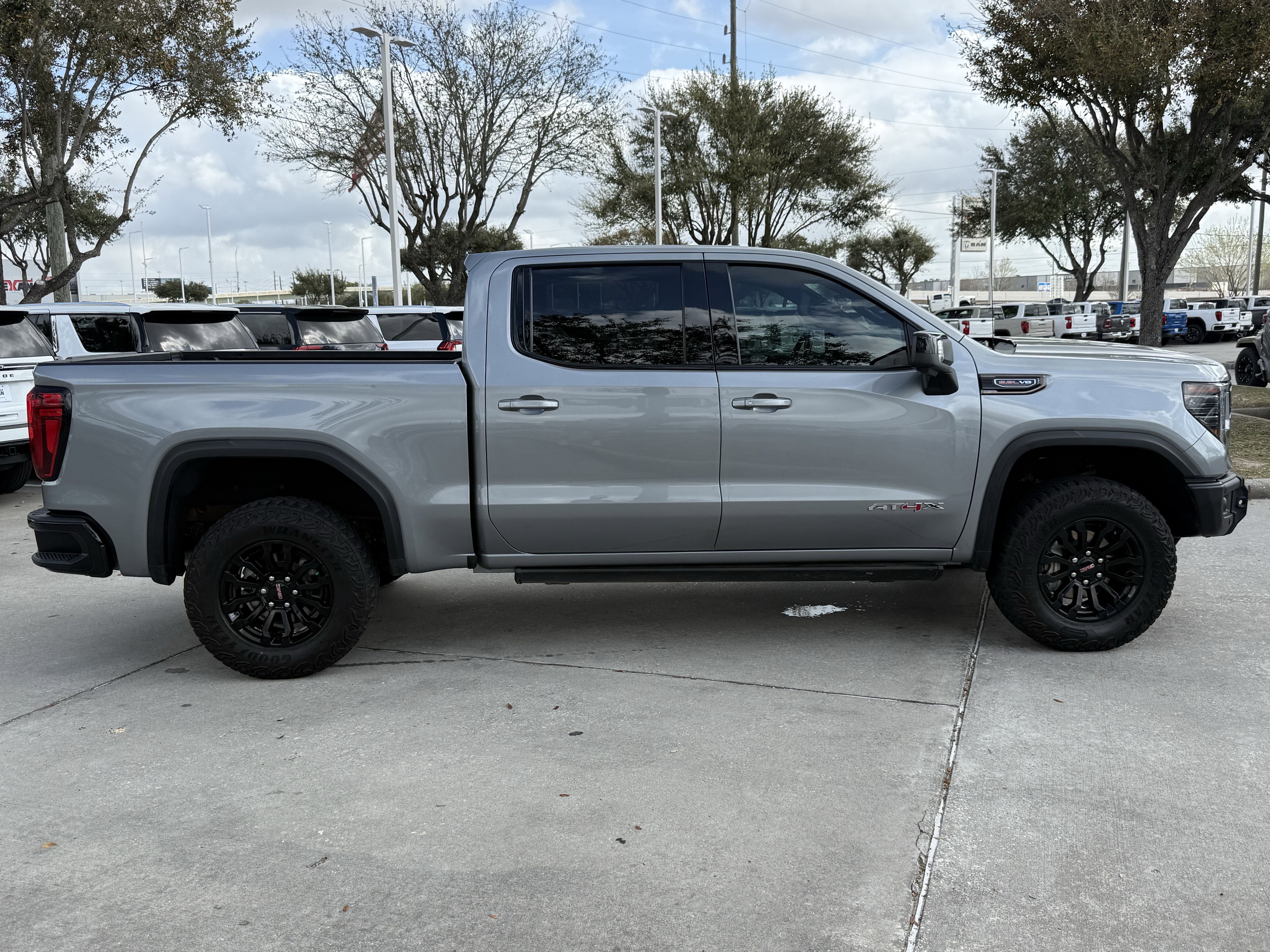 Used 2023 GMC Sierra 1500 AT4X image 3