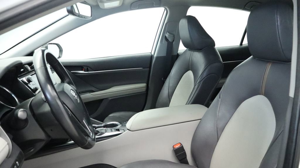 Used 2020 Toyota Camry XLE FWD image 26