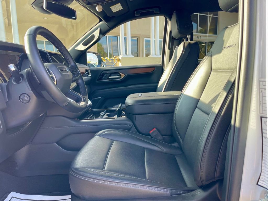 Used 2025 GMC Yukon Denali image 11