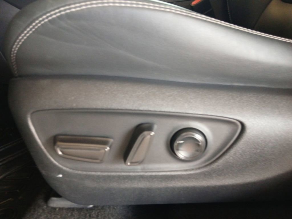 Used 2022 Toyota RAV4 Limited FWD image 17