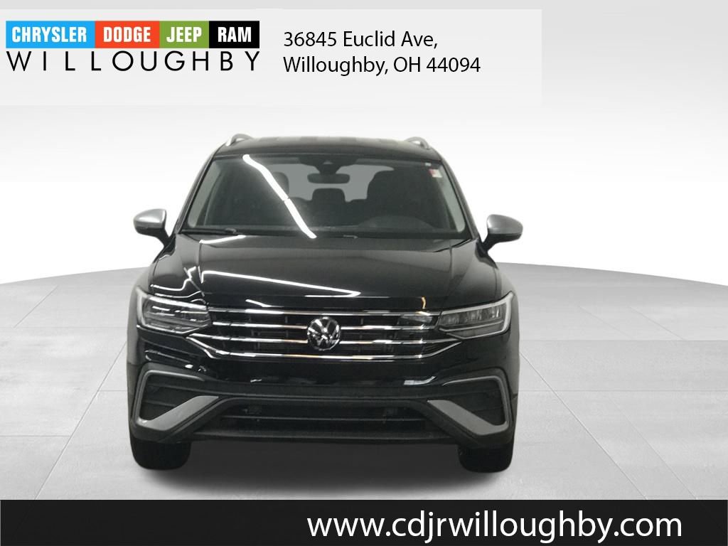 Used 2024 Volkswagen Tiguan SE image 2