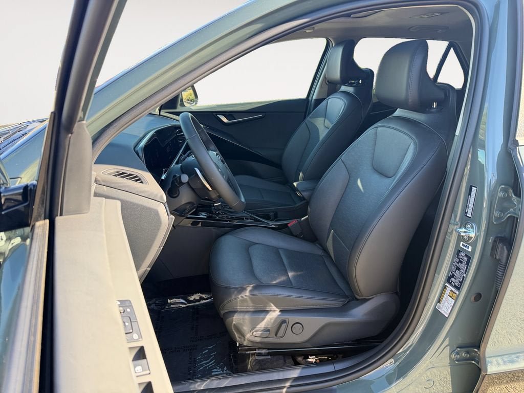 Used 2025 Kia Niro FWD image 6