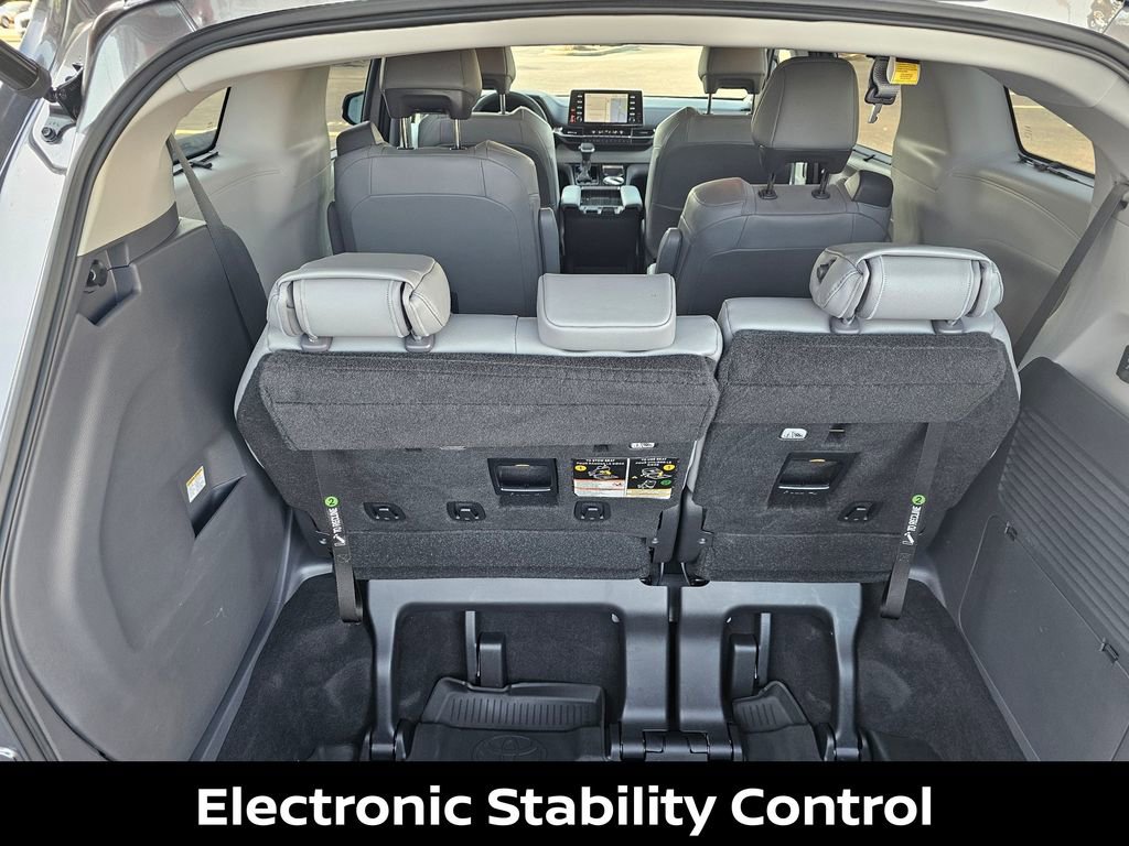 Used 2021 Toyota Sienna Limited image 13