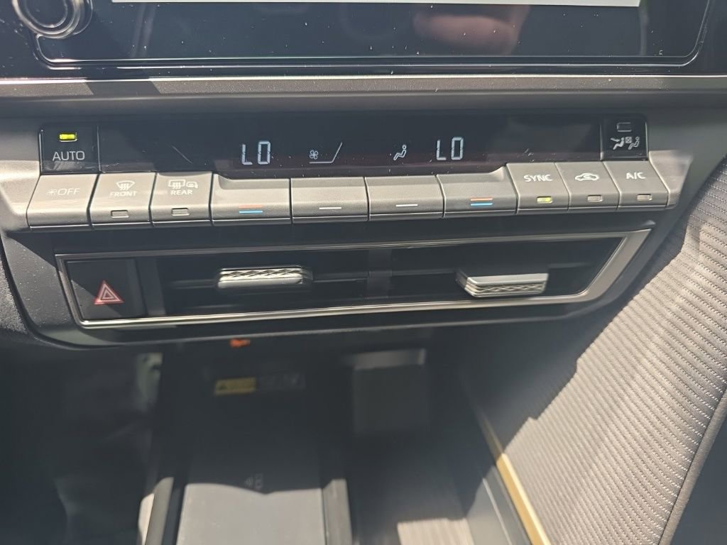 Used 2026 Toyota Camry SE image 30