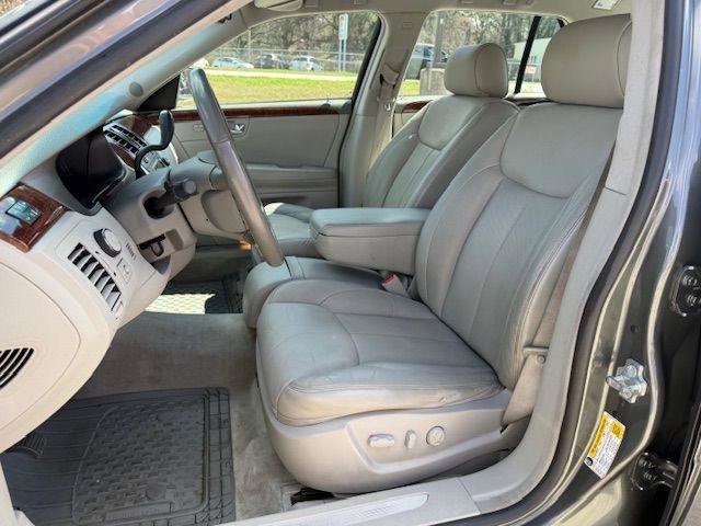 Used 2007 Cadillac DTS Luxury I w/ Trunk Convenience Package image 3