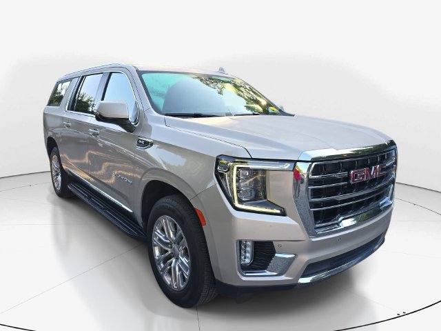 Used 2023 GMC Yukon XL SLT w/ SLT Luxury Package AWD/4WD image 4