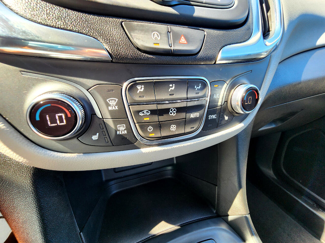 Used 2024 Chevrolet Equinox LT w/ Driver Convenience Package image 24