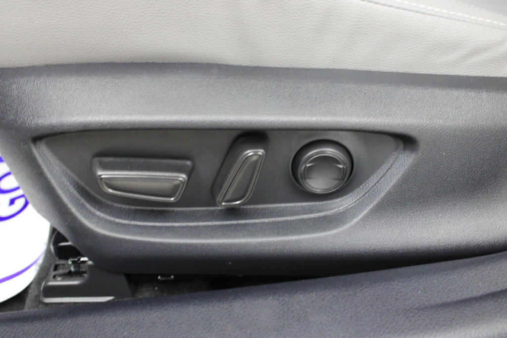 Used 2025 Toyota Camry SE FWD image 17
