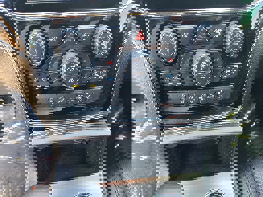 Used 2019 Jeep Grand Cherokee Limited w/ Luxury Group II image 15