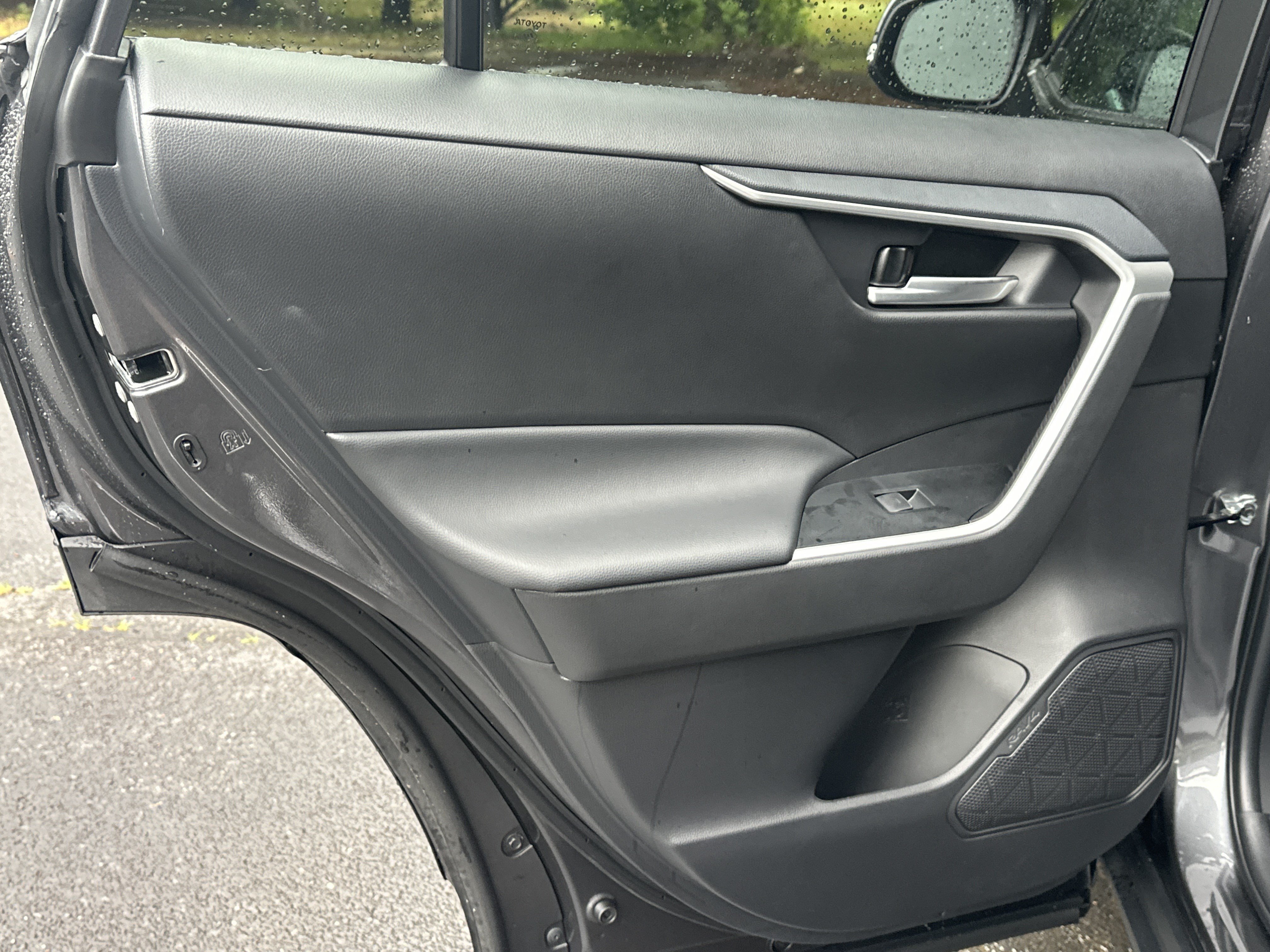 Used 2025 Toyota RAV4 XLE w/ Convenience Package FWD image 22