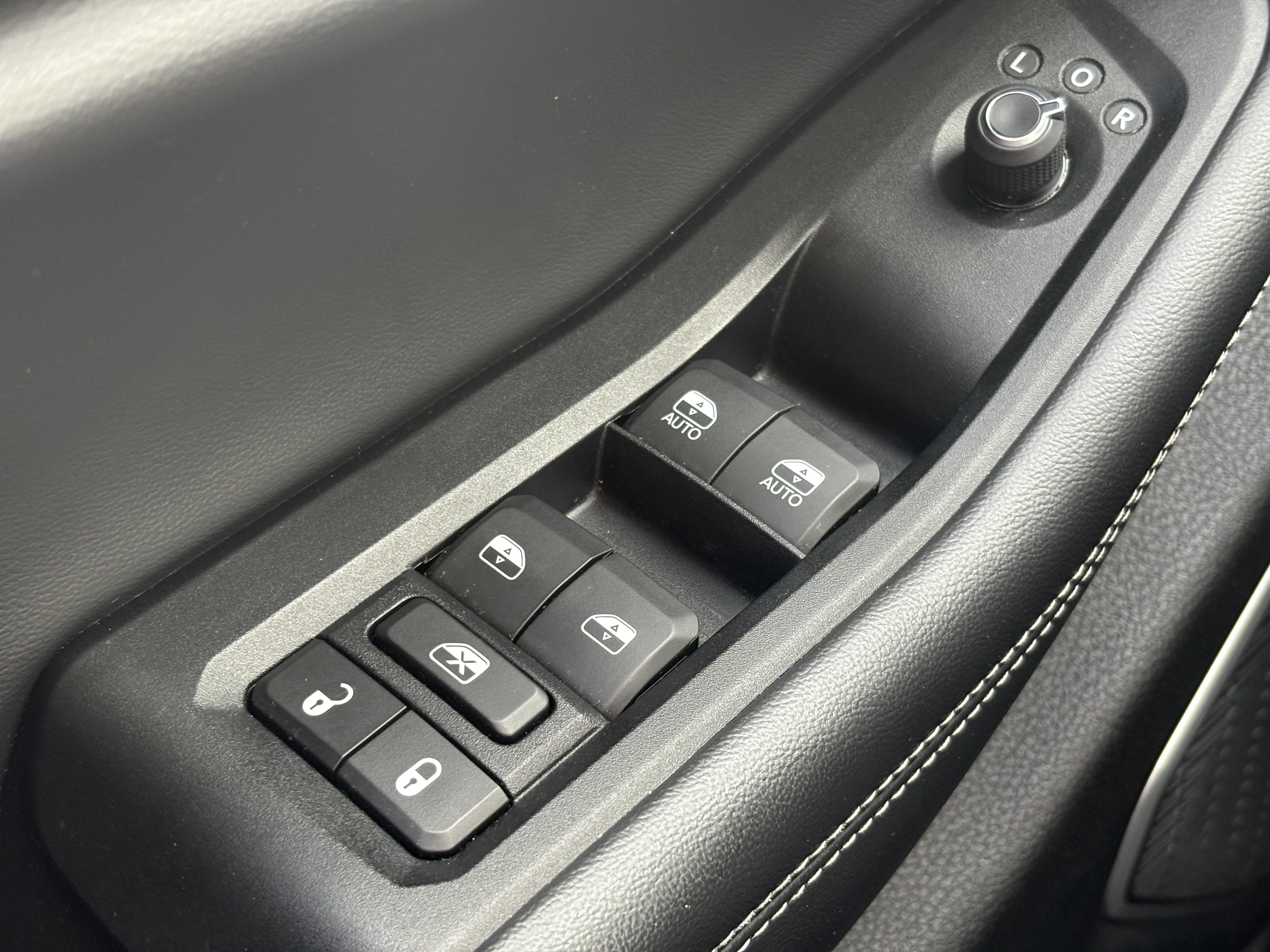 Used 2022 Jeep Grand Cherokee Limited AWD/4WD image 26
