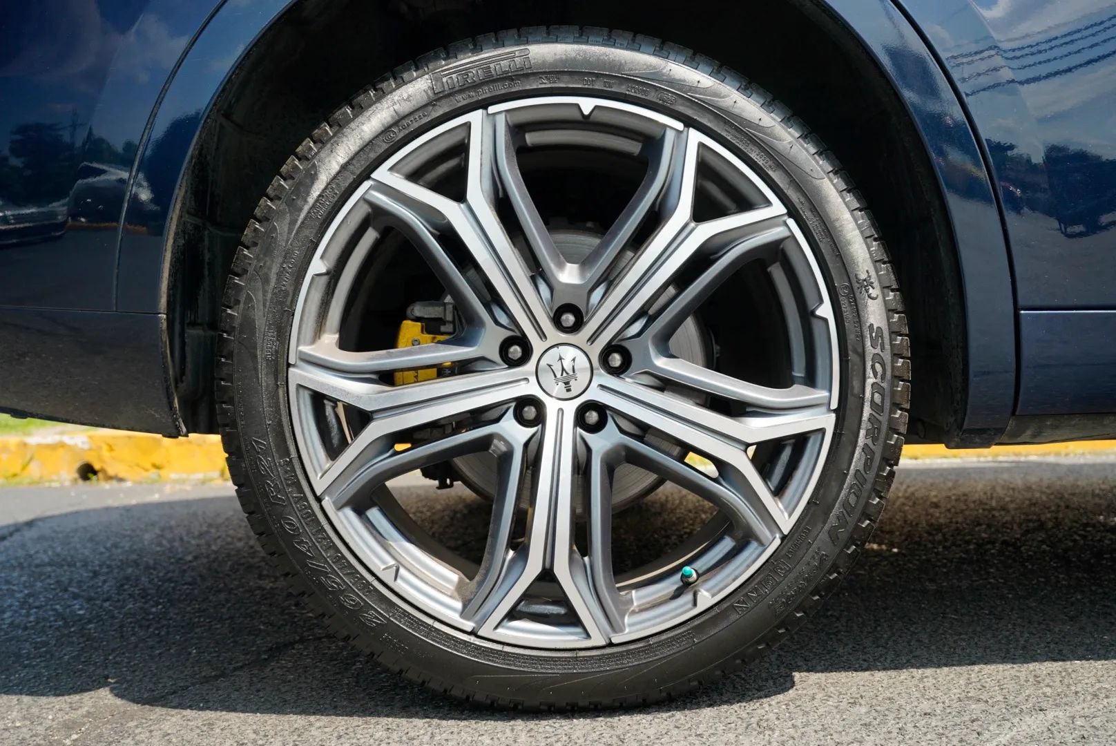 Used 2023 Maserati Levante GT AWD/4WD image 18