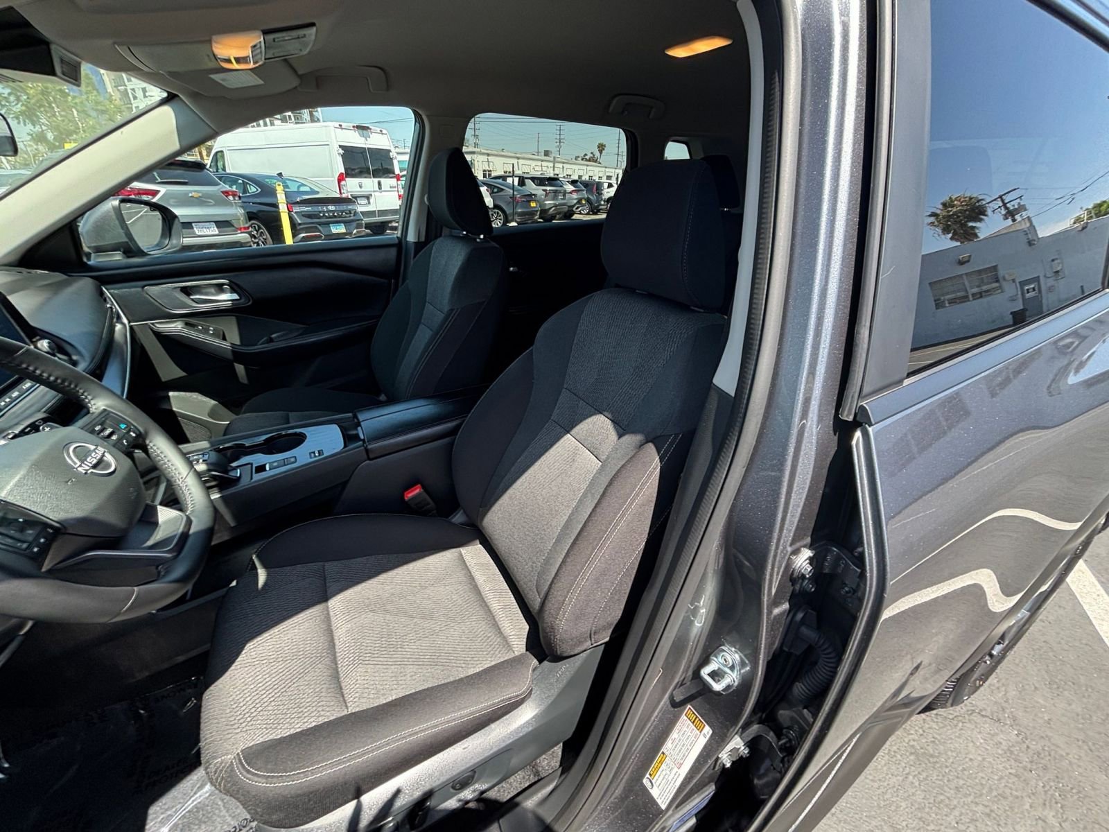 Used 2025 Nissan Rogue SV FWD image 37