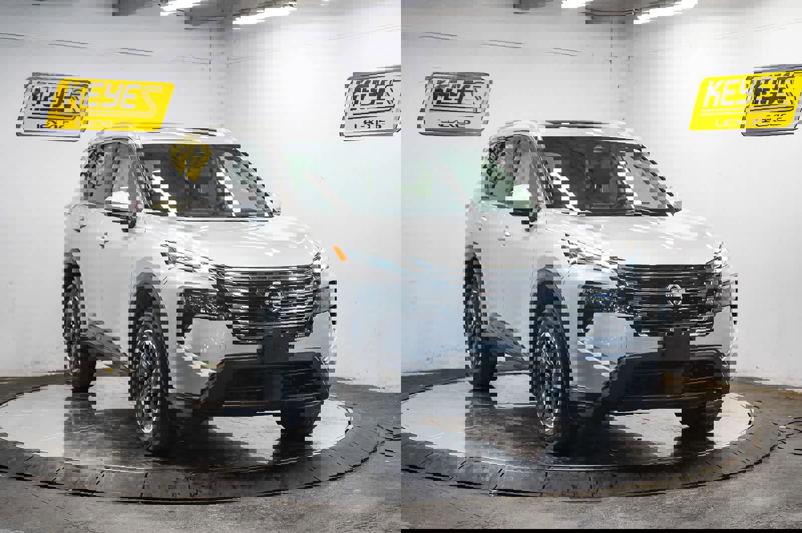 Used 2024 Nissan Rogue SV w/ SV Premium Package image 5