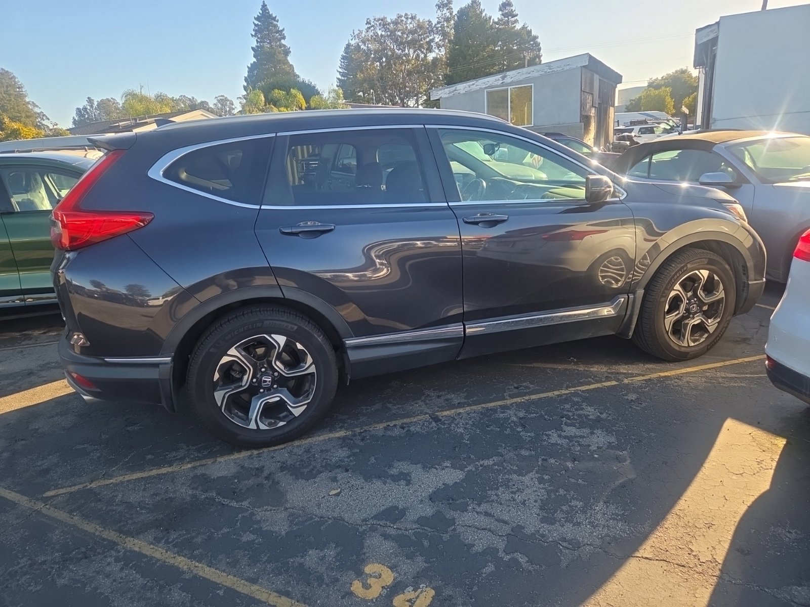Used 2018 Honda CR-V Touring image 3