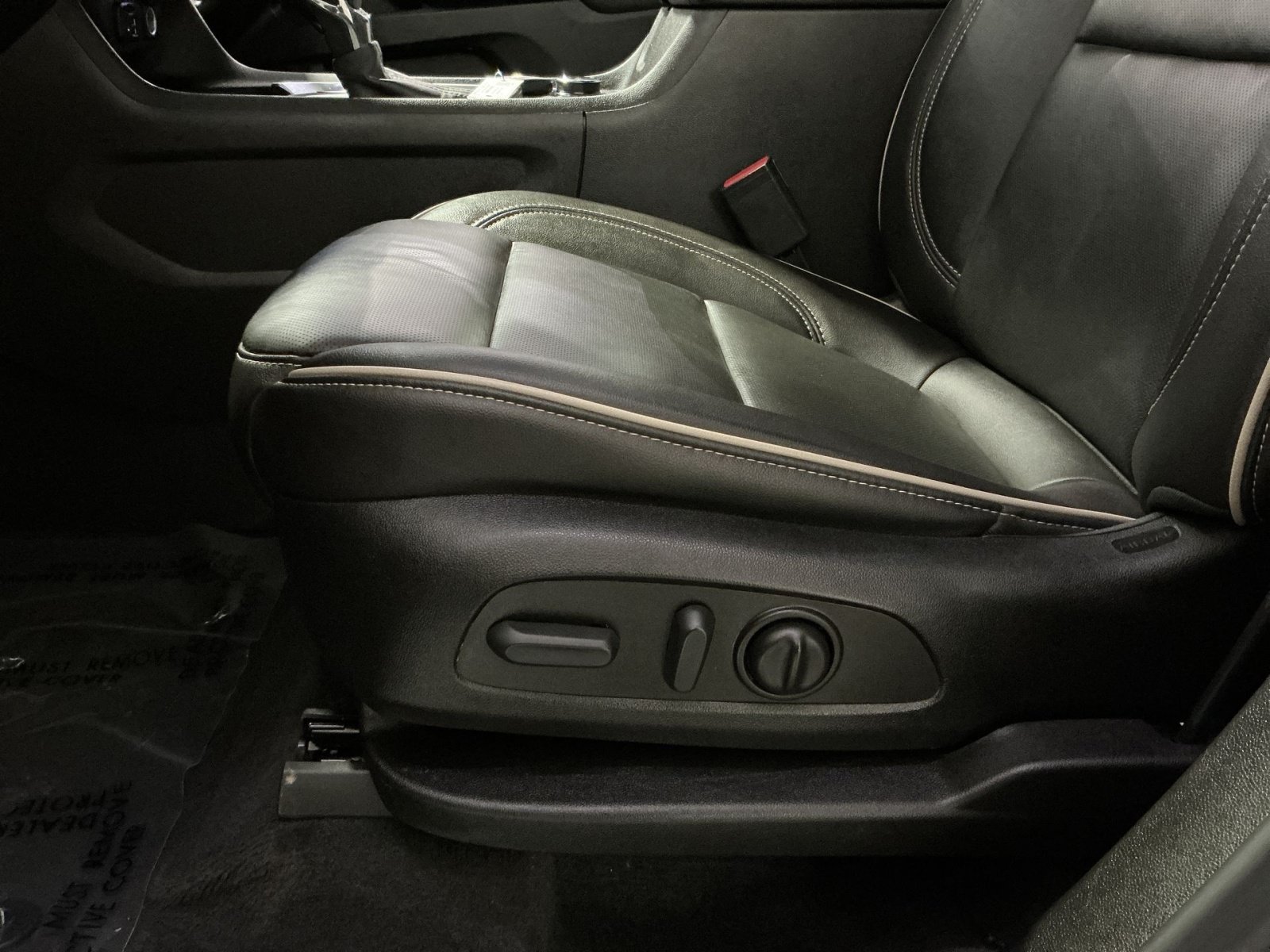 Used 2023 Chevrolet Traverse Premier AWD/4WD image 15