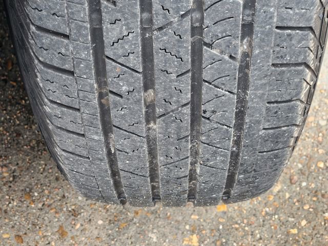 Used 2023 GMC Acadia SLE w/ Driver Convenience Package image 11