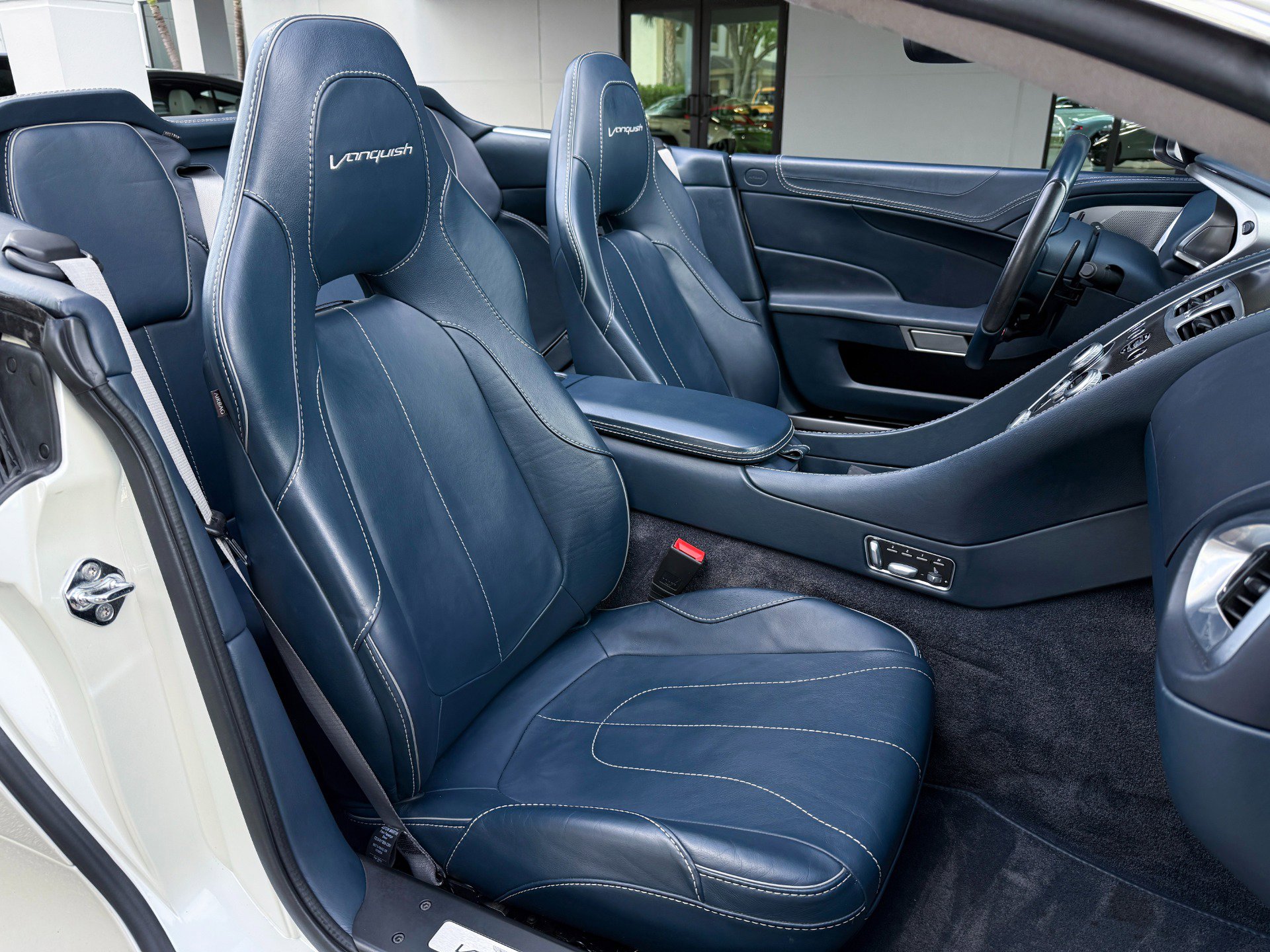 Used 2014 Aston Martin Vanquish Volante RWD image 30
