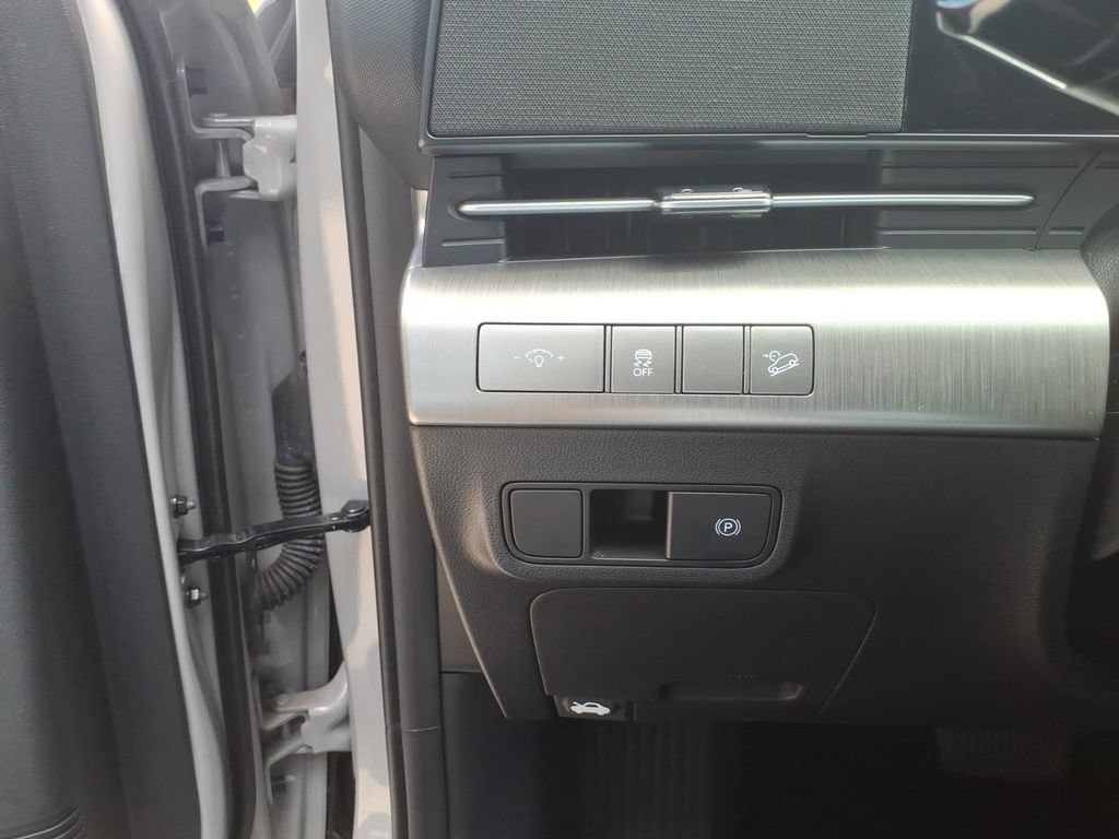 Used 2024 Hyundai Kona SEL AWD/4WD image 15