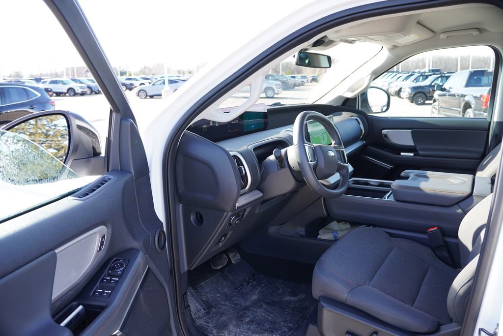 Certified 2025 Ford Expedition Active image 17